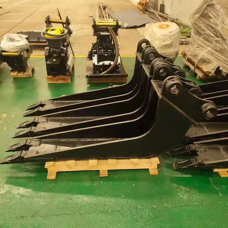 Is the ballast cleaning hopper compatible with different excavator?
